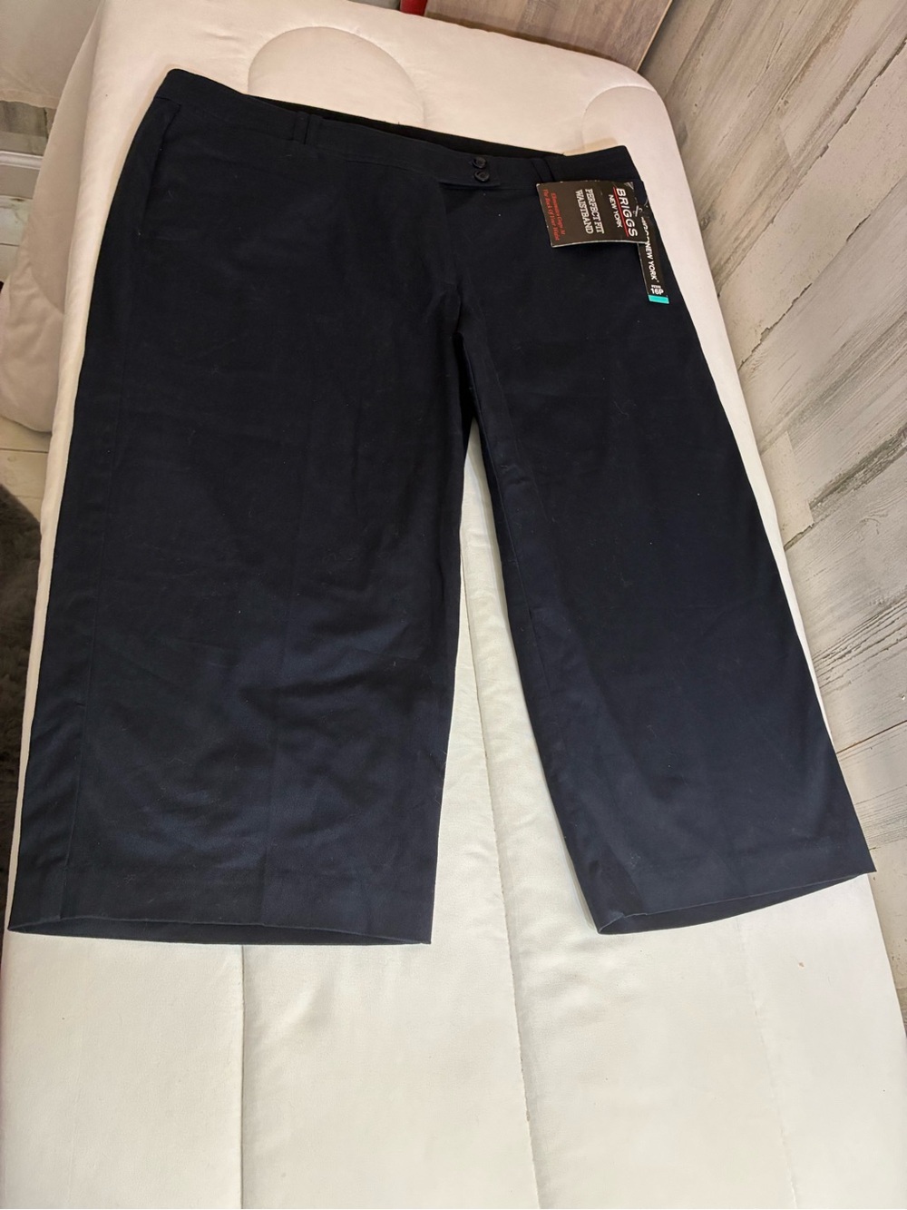 NWT Briggs New York women’s Sz 16P dark navy Capri Pants